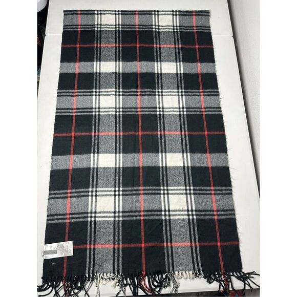 NWOT Gap Oversized Cozy Frayed Plaid Scarf Wrap Size 24” X76” Black Red White - Picture 3 of 10